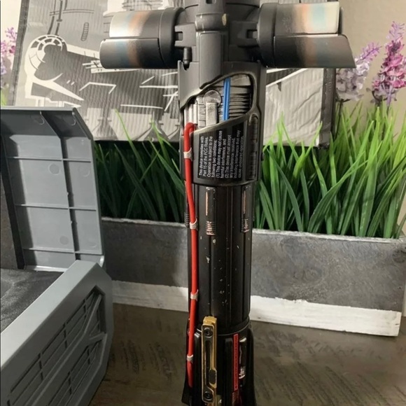 Star Wars Galaxy’s Edge Kylo Ren Hilt Legacy Lightsaber, Case and side blades. - Picture 2 of 6